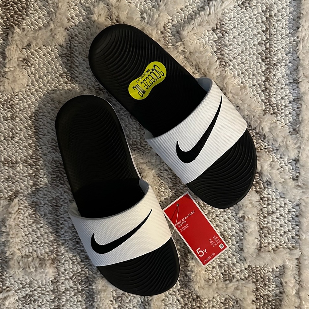Brand New Nike Kawa Slide 5Y